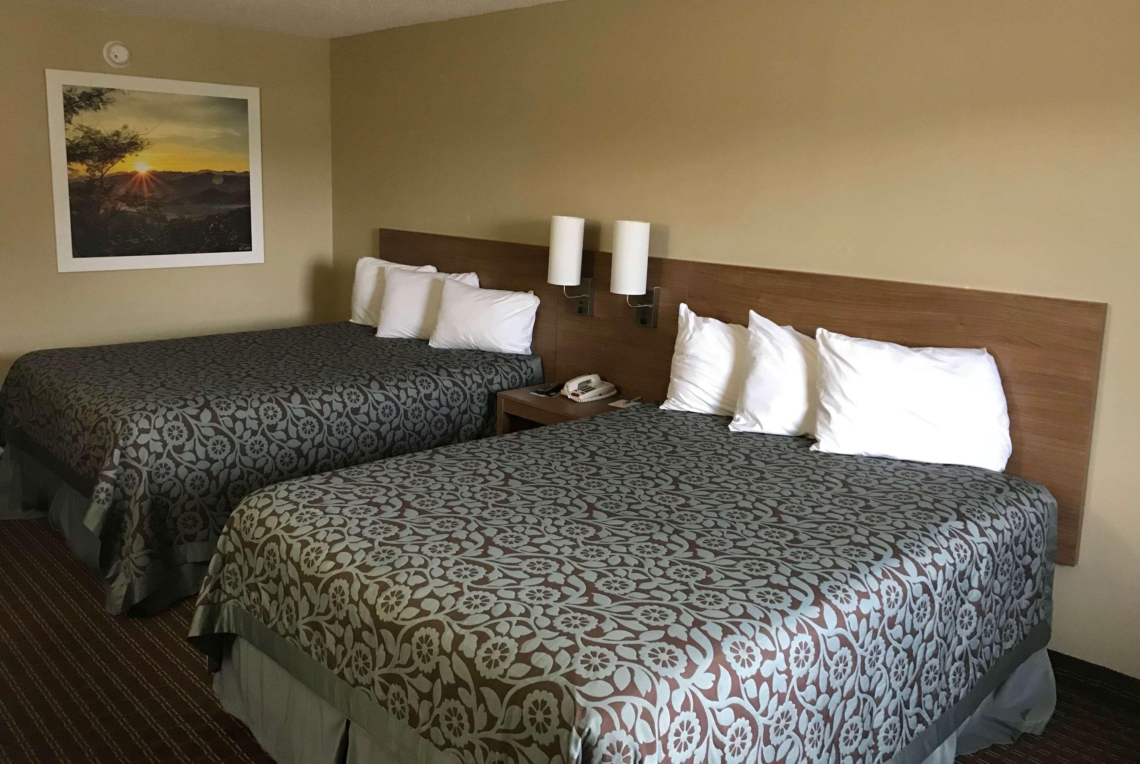 Days Inn By Wyndham Lexington-Columbia Eksteriør bilde